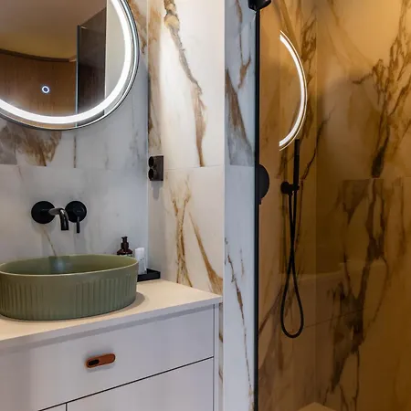 H24 - Parkside Apartament *